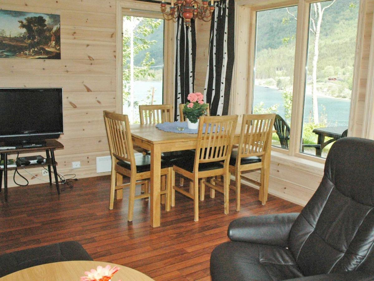 Two-Bedroom Holiday home in Olden 3 Zimmer foto
